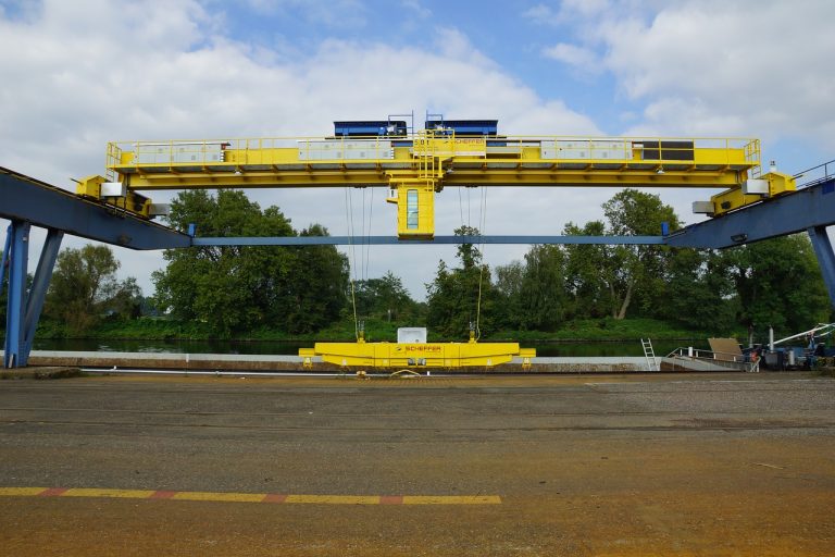 Fabryki zajmujące się wytwarzaniem maszyn posiadają w ofercie standardowe modele